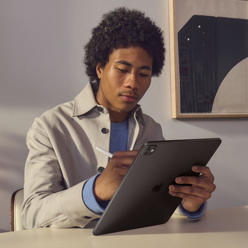 https://www.digicape.co.za/image/cache/catalog/_products/2024/ipad/13%20Pro/iPad_Pro_13_M4_WiFi_Silver_4-1000x1000.jpg